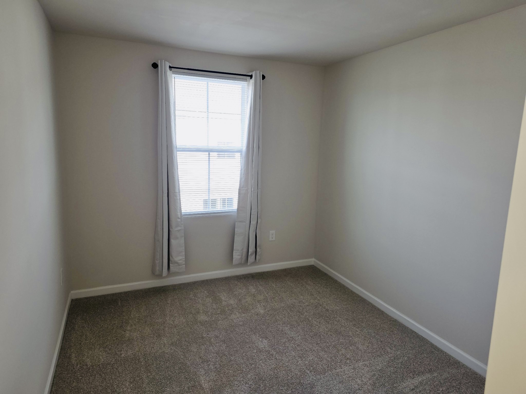 2112 Wisteria Loop Franklin, KY 42134 - Photo 12 of 14 an empty room with a window