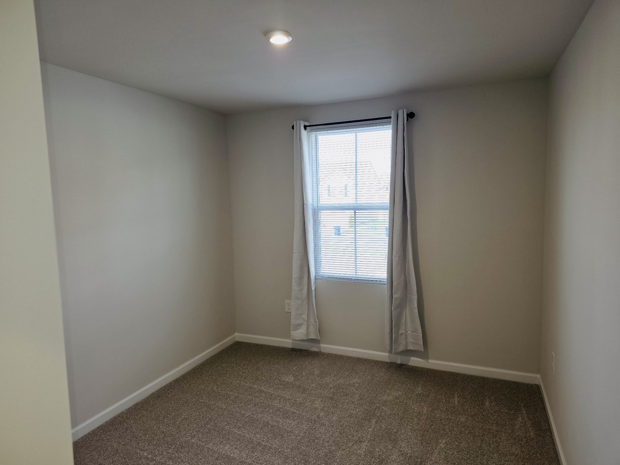 2112 Wisteria Loop Franklin, KY 42134 - Photo 10 of 14 an empty room with window