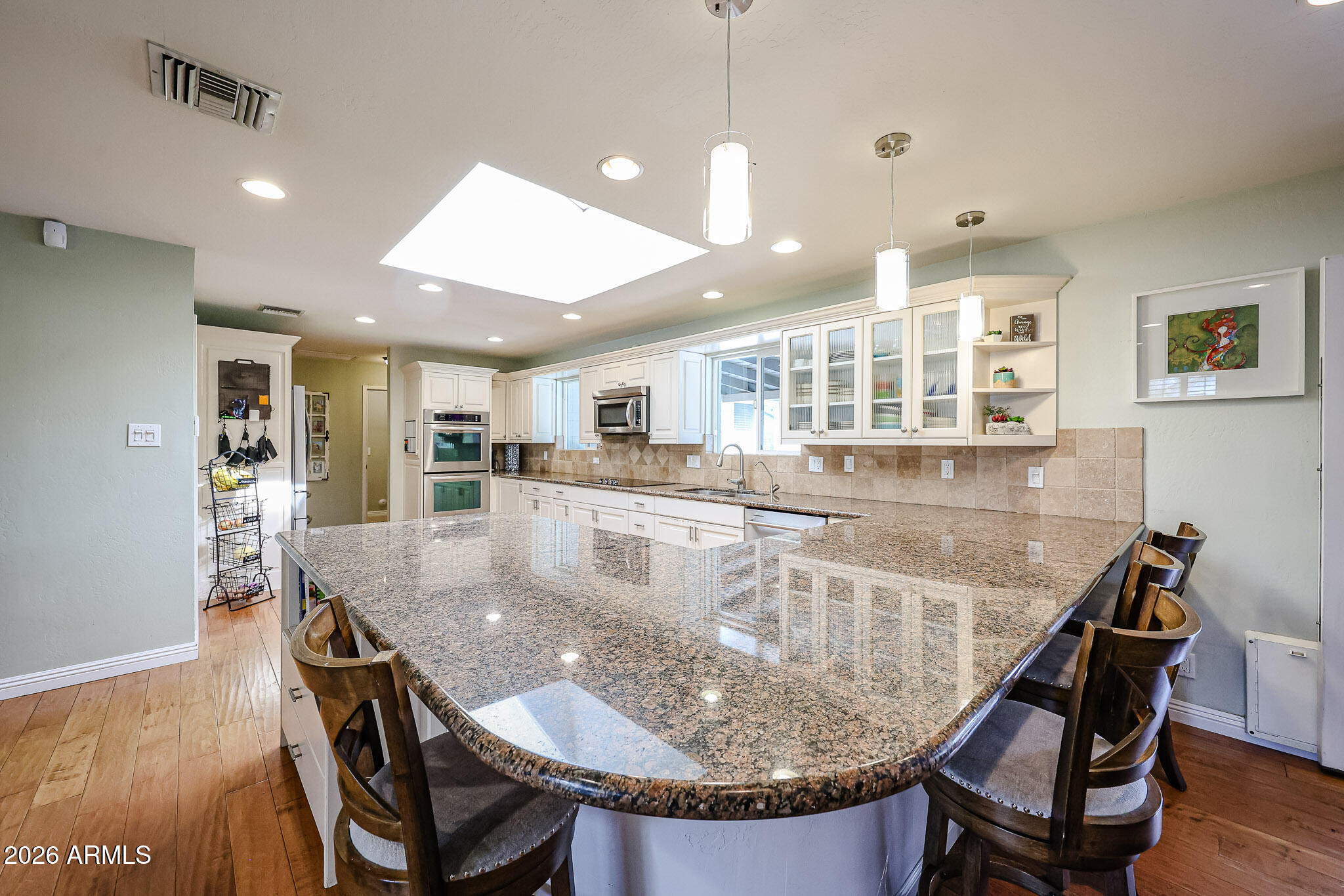 7113 North 8th Avenue Phoenix, AZ 85021 - Photo 18 of 57 a dining room with kitchen island a table and chairs