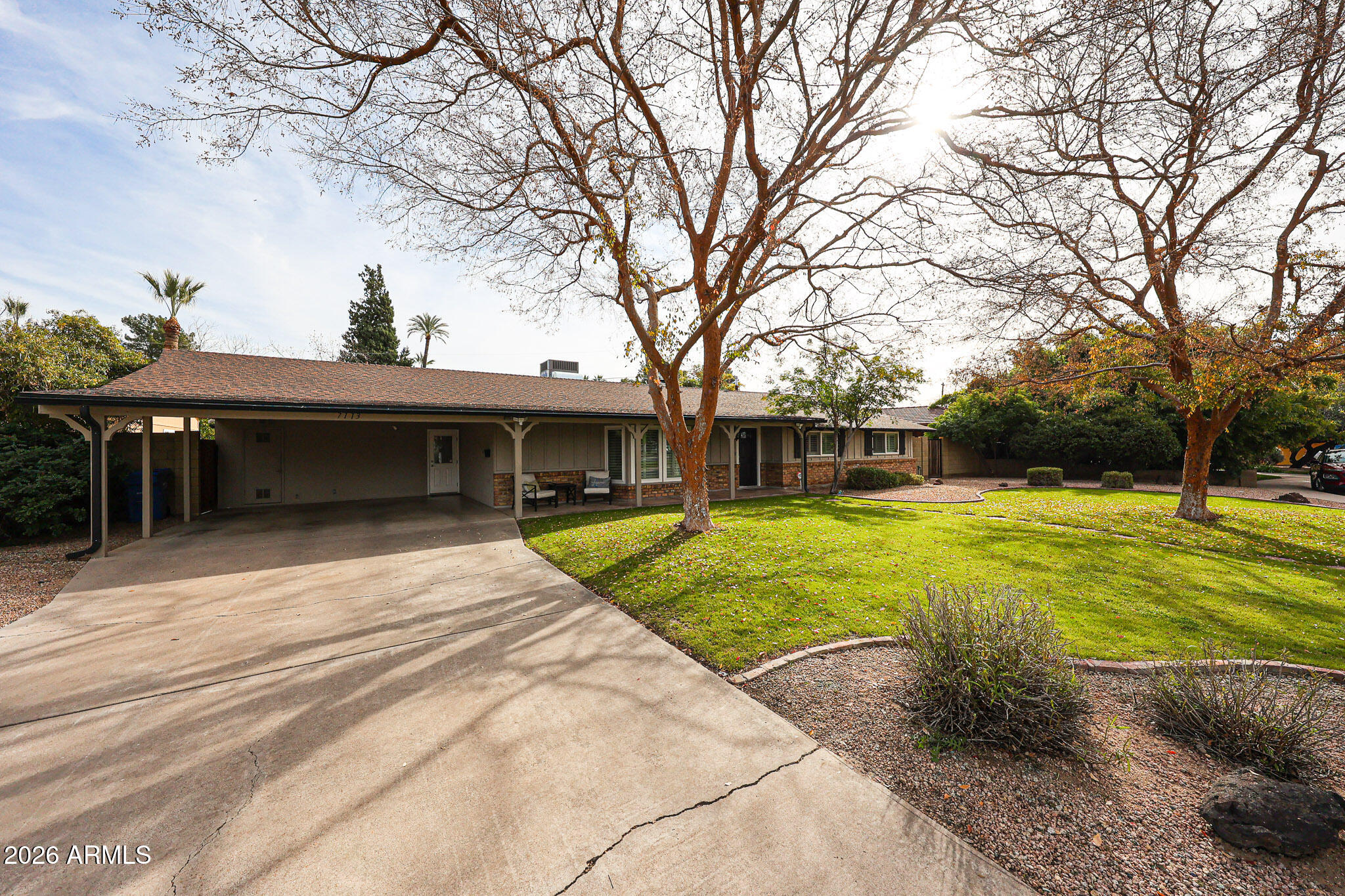 7113 North 8th Avenue Phoenix, AZ 85021 - Photo 3 of 57 a front view of a house with garden