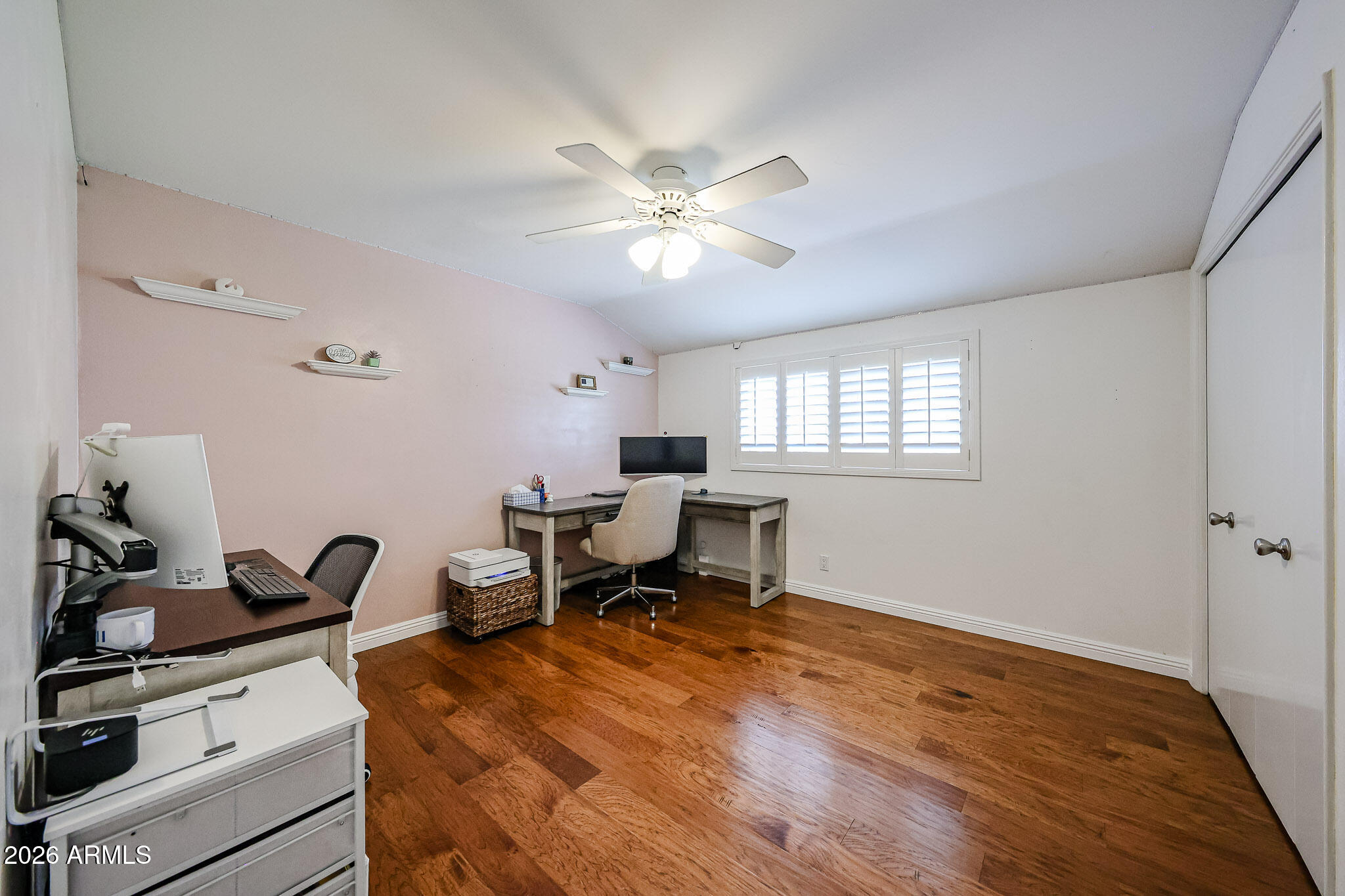 7113 North 8th Avenue Phoenix, AZ 85021 - Photo 39 of 57 a workspace with table and chair