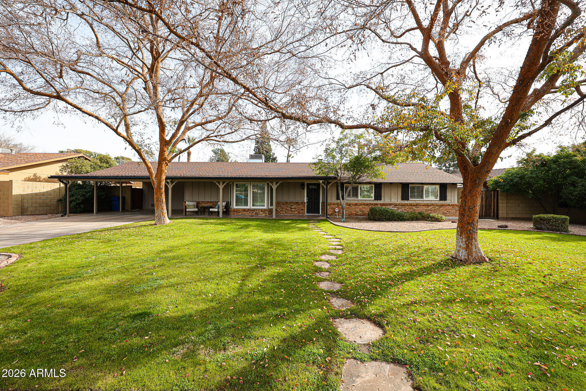 7113 North 8th Avenue Phoenix, AZ 85021 - Photo 6 of 57 a front view of a house with a garden