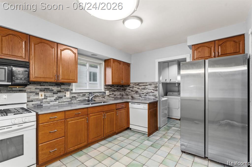 323 North Campbell Road Royal Oak, MI 48067 - Photo 7 of 22