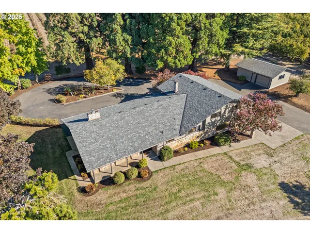 a view of an outdoor space