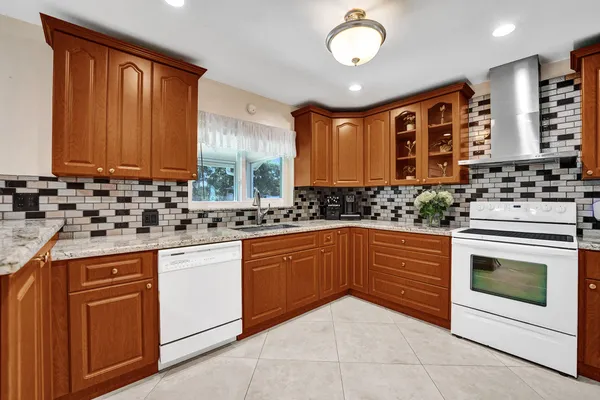 $724,972 | 5181 Southwest 89th Terrace, Cooper City, FL 33328