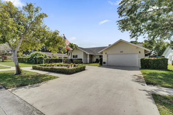 $724,972 | 5181 Southwest 89th Terrace, Cooper City, FL 33328