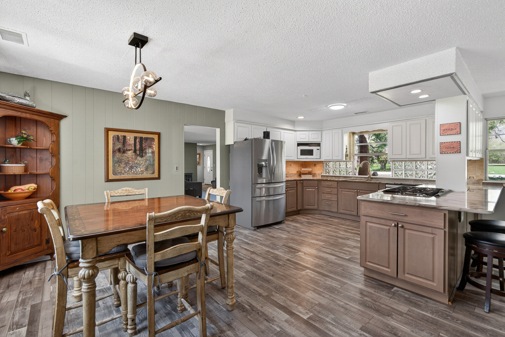 1931 Oakwood Road Northbrook, IL 60062 - Photo 8 of 24 Gallery Image 8