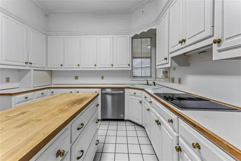 $425,000 | 513 Orchard Drive, Lake Charles, LA 70605