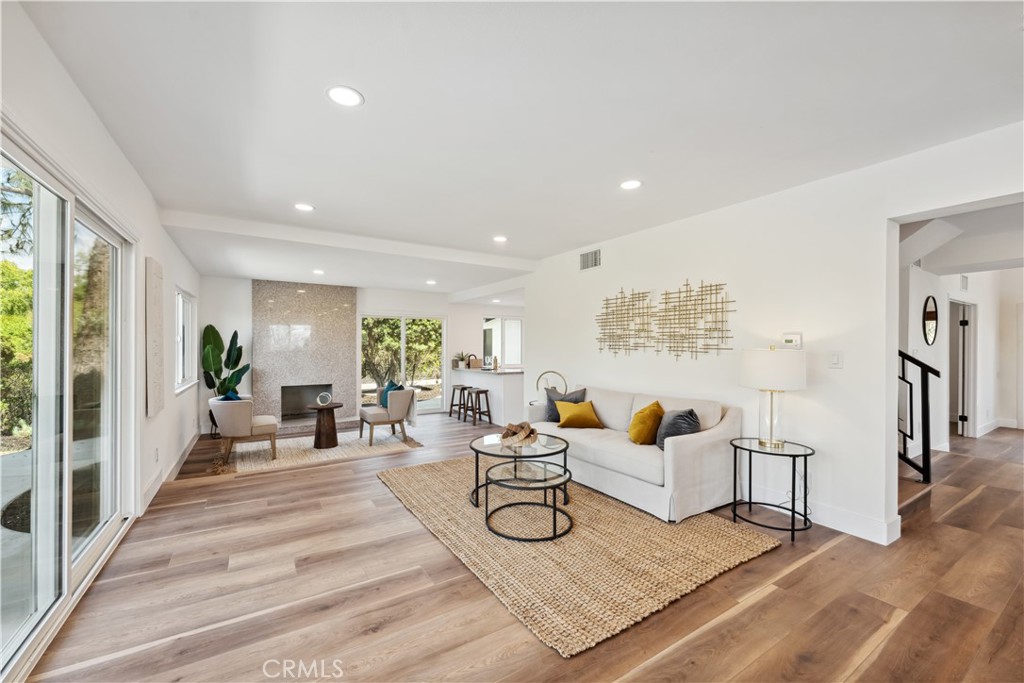 529 Manzanita Road Redlands, CA 92373 - Photo 21 of 64 a living room with furniture