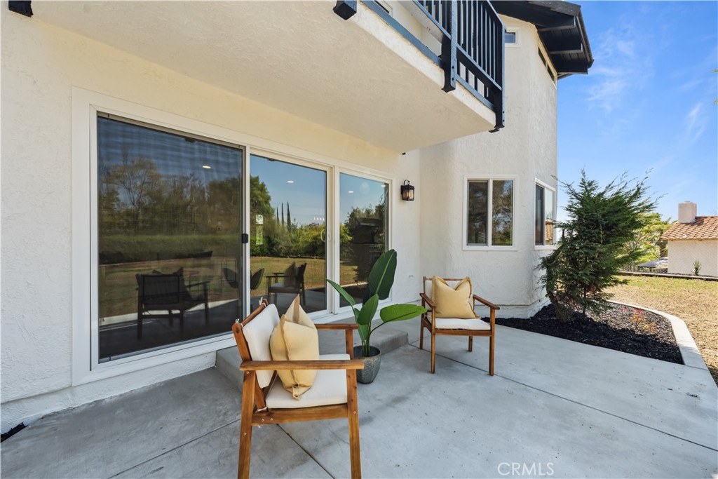 529 Manzanita Road Redlands, CA 92373 - Photo 22 of 64 a outdoor space with furniture