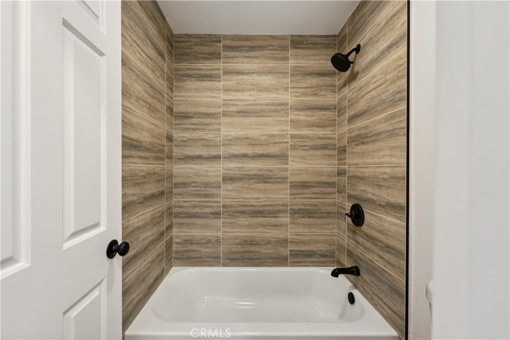 529 Manzanita Road Redlands, CA 92373 - Photo 51 of 64 a bathroom with a shower and a bathtub