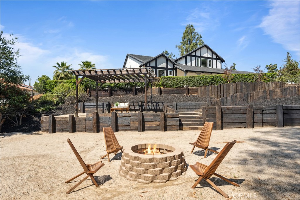 529 Manzanita Road Redlands, CA 92373 - Photo 6 of 64 a view of a chairs and table on the terrace