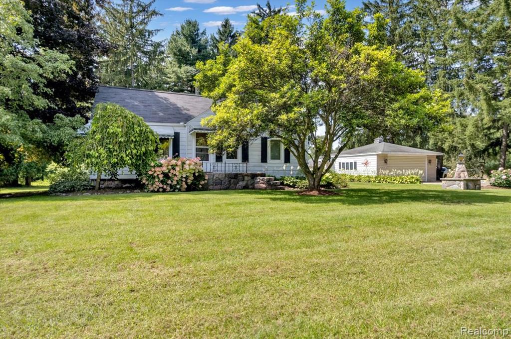 1381 Roods Lake Road Lapeer, MI 48446 - Photo 24 of 38