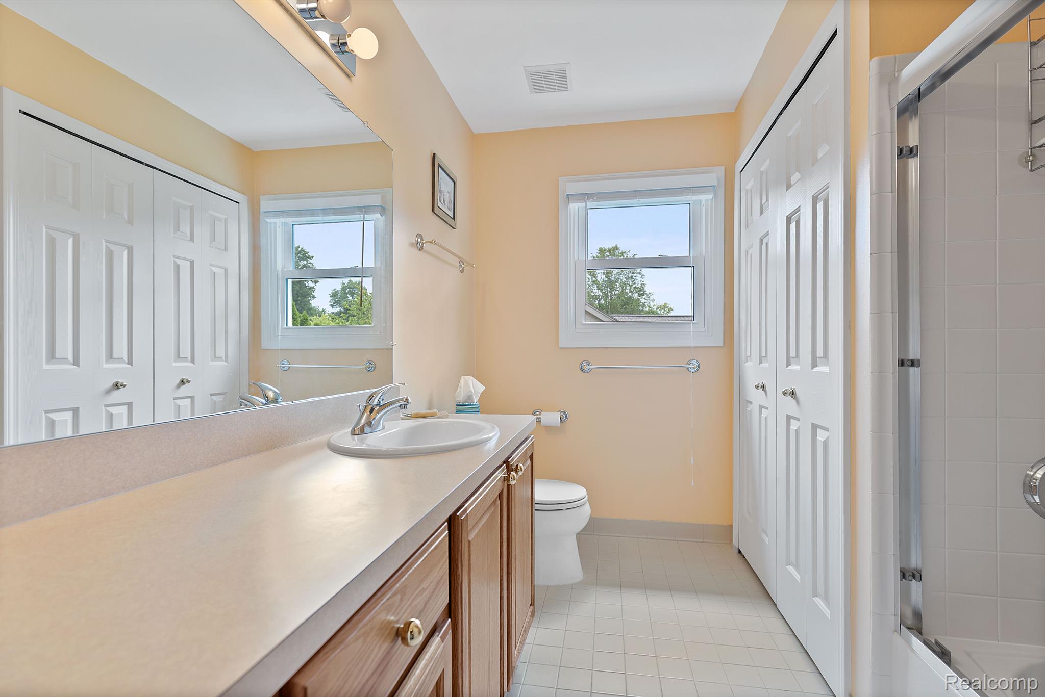 2017 Roundtree Rochester, MI 48307 - Photo 18 of 36 Gallery Image 18