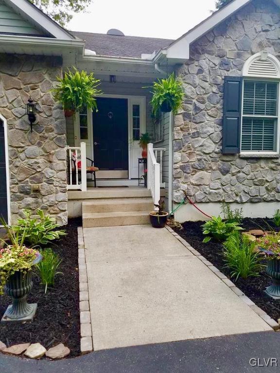 3690 Oakland Road Bethlehem, PA 18020 - Photo 2 of 42 Gallery Image 2
