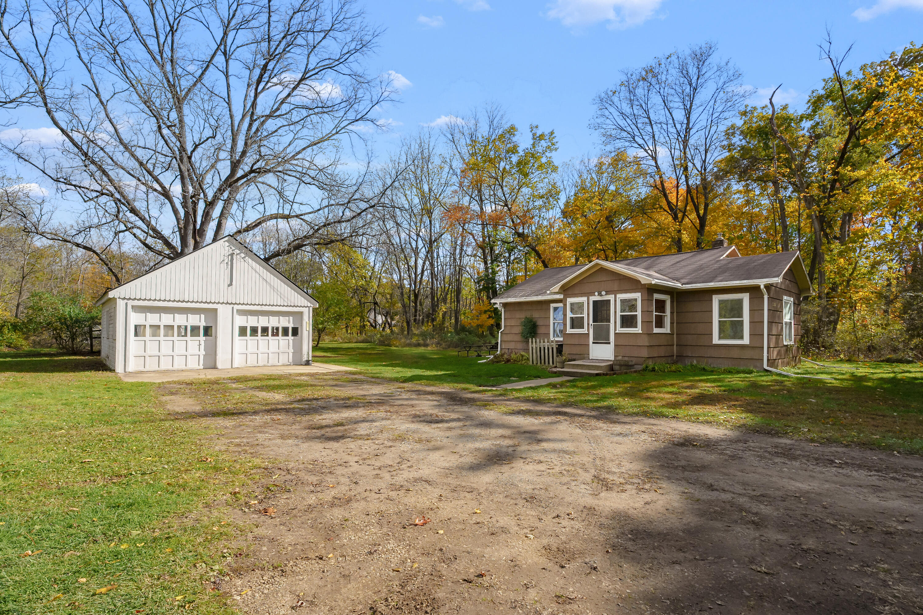 3822 Nazareth Road Kalamazoo, MI 49004 - Photo 1 of 38 Front