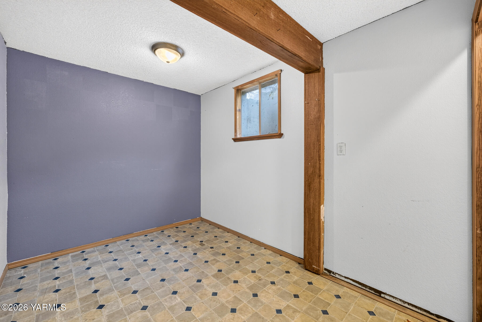 2281 Gurley Road Granger, WA 98932 - Photo 34 of 41 33 Bedroom 3