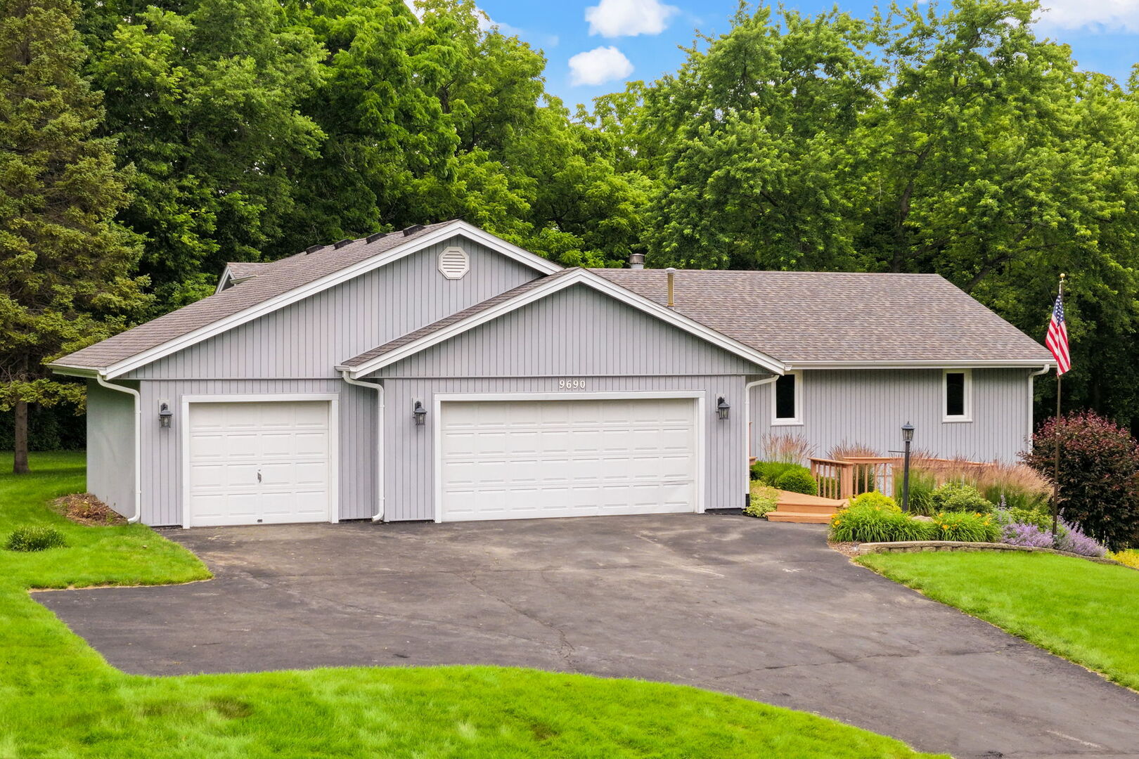9690 Merino Run Roscoe, IL 61073 - Photo 2 of 50