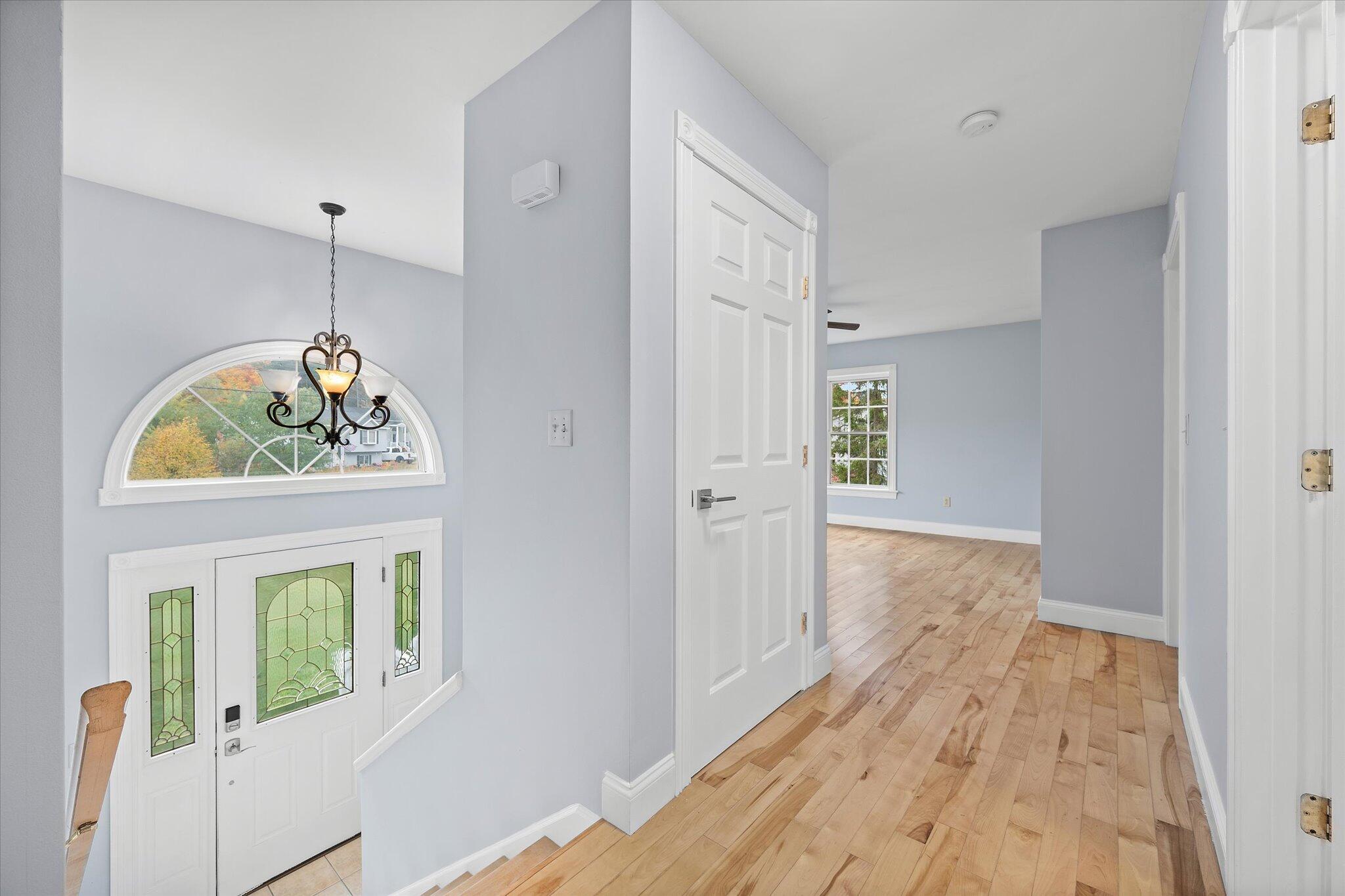 21 Yankee Avenue Bangor, ME 04401 - Photo 12 of 39 12-Split Level Entry