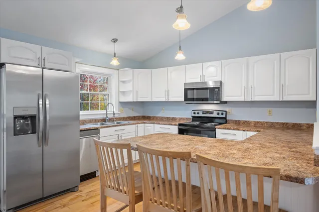 $369,900 | 21 Yankee Avenue, Bangor, ME 04401