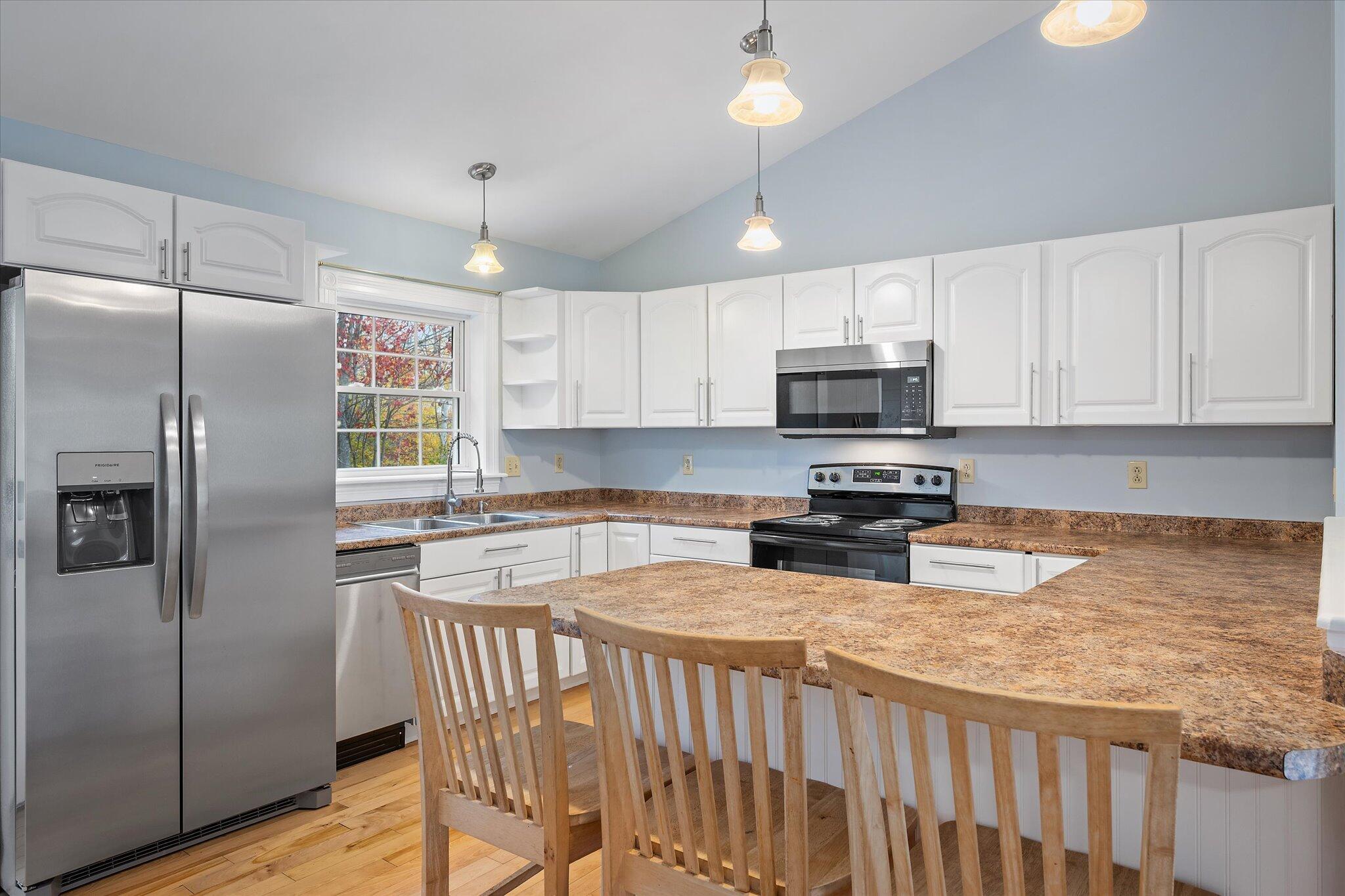 21 Yankee Avenue Bangor, ME 04401 - Photo 6 of 39 06-Kitchen