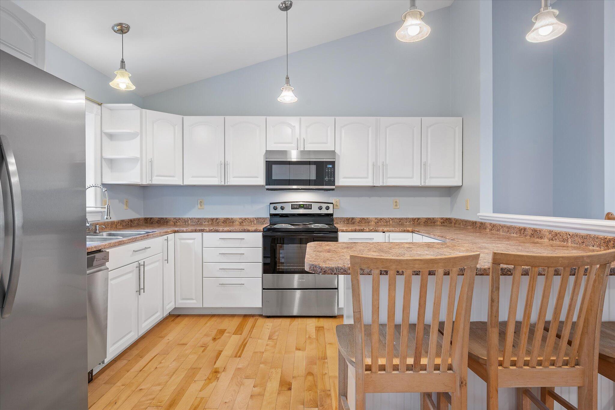 21 Yankee Avenue Bangor, ME 04401 - Photo 7 of 39 07-Kitchen