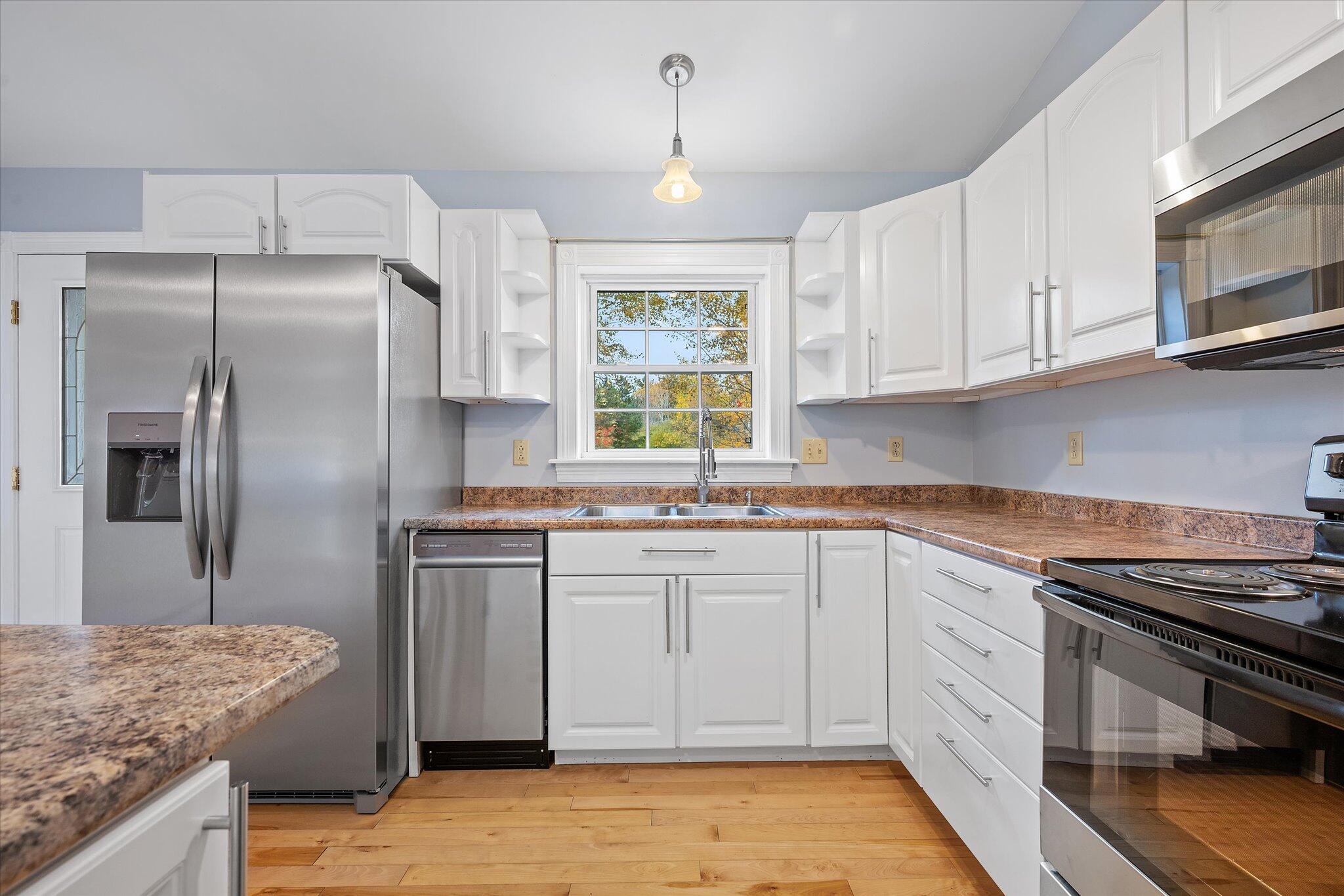 21 Yankee Avenue Bangor, ME 04401 - Photo 9 of 39 09-Kitchen
