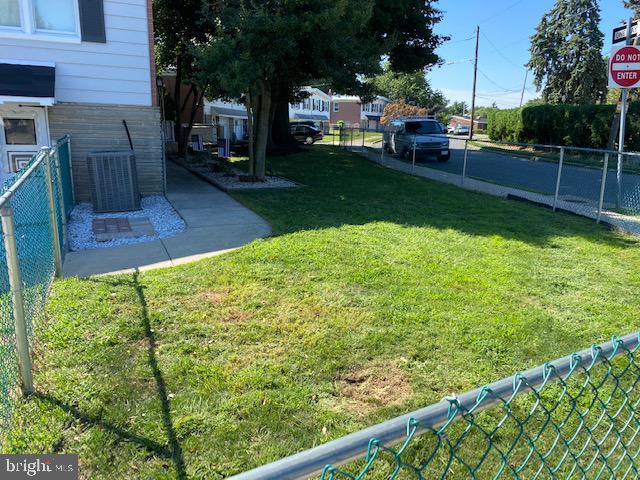 1165 Chesworth Road Philadelphia, PA 19115 - Photo 8 of 59 side and front yard