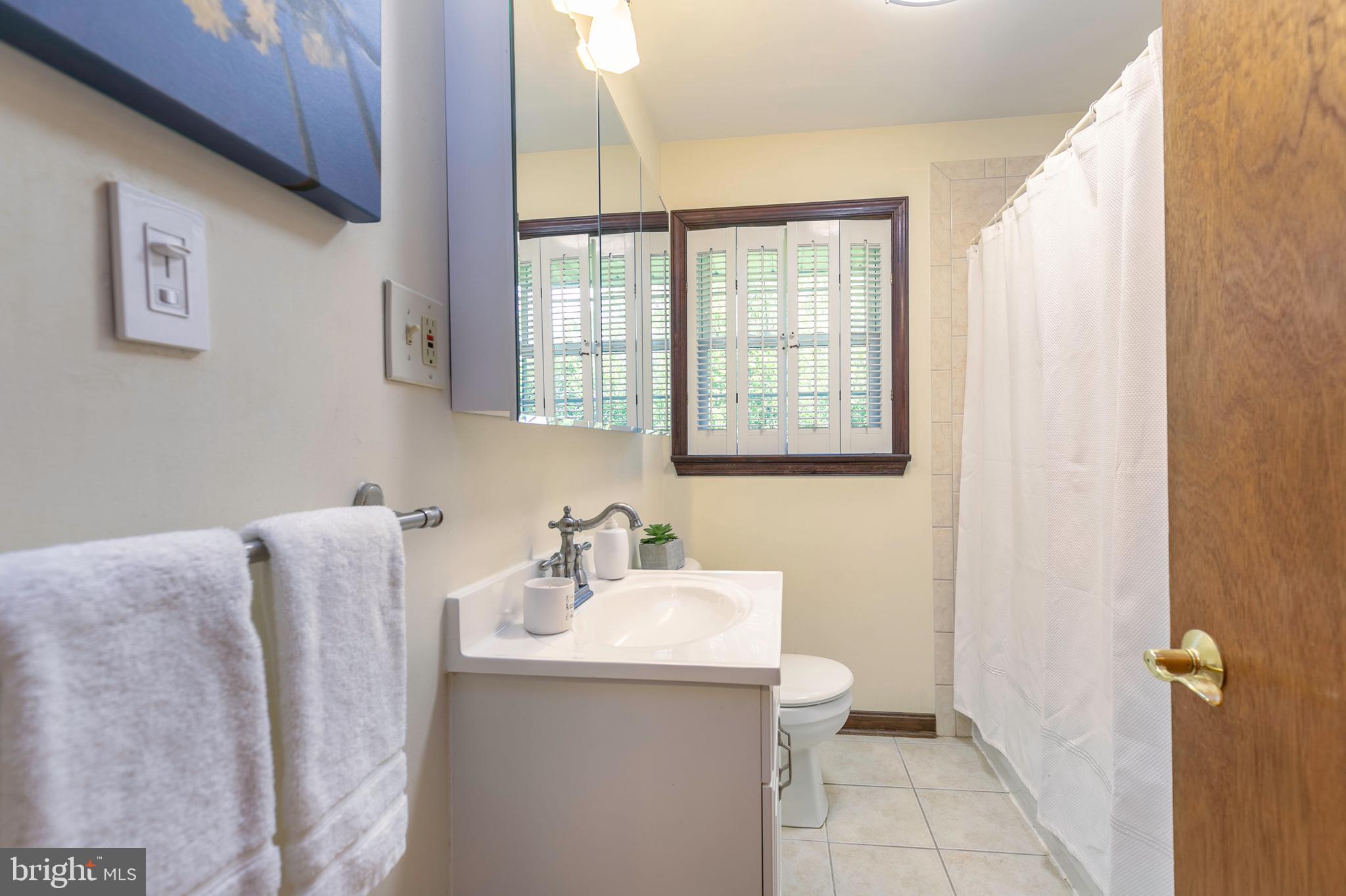 1448 Grandview Road Arnold, MD 21012 - Photo 26 of 56 Hall bath