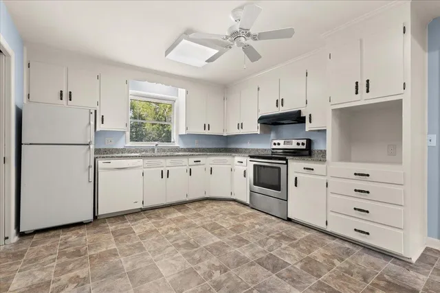 $2,595 | 3085 Savannah Highway, Charleston, SC 29414