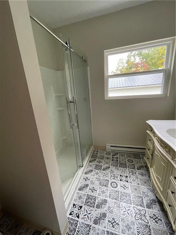 133 Weston Road Grove City, PA 16127 - Photo 13 of 44 Main floor full bathroom.