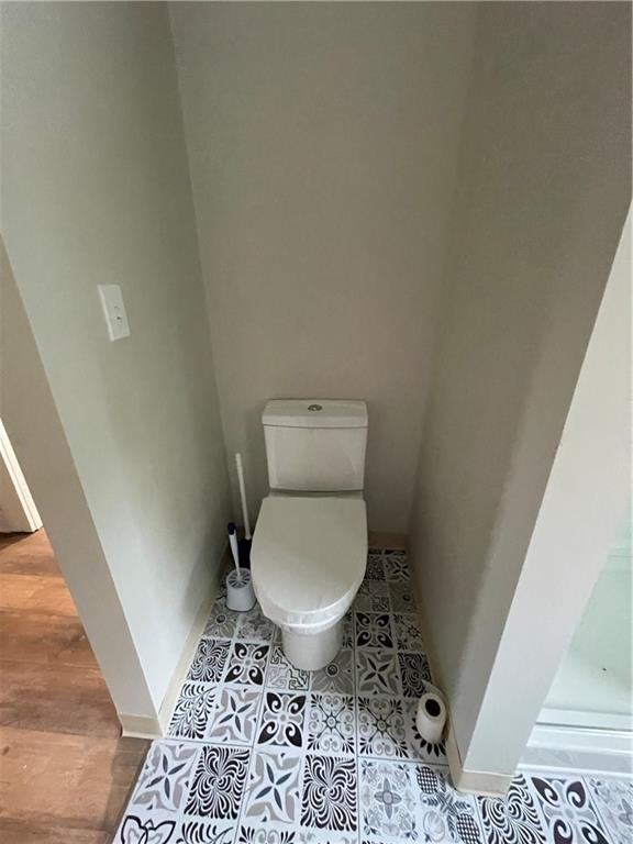 133 Weston Road Grove City, PA 16127 - Photo 15 of 44 Main floor full bathroom.