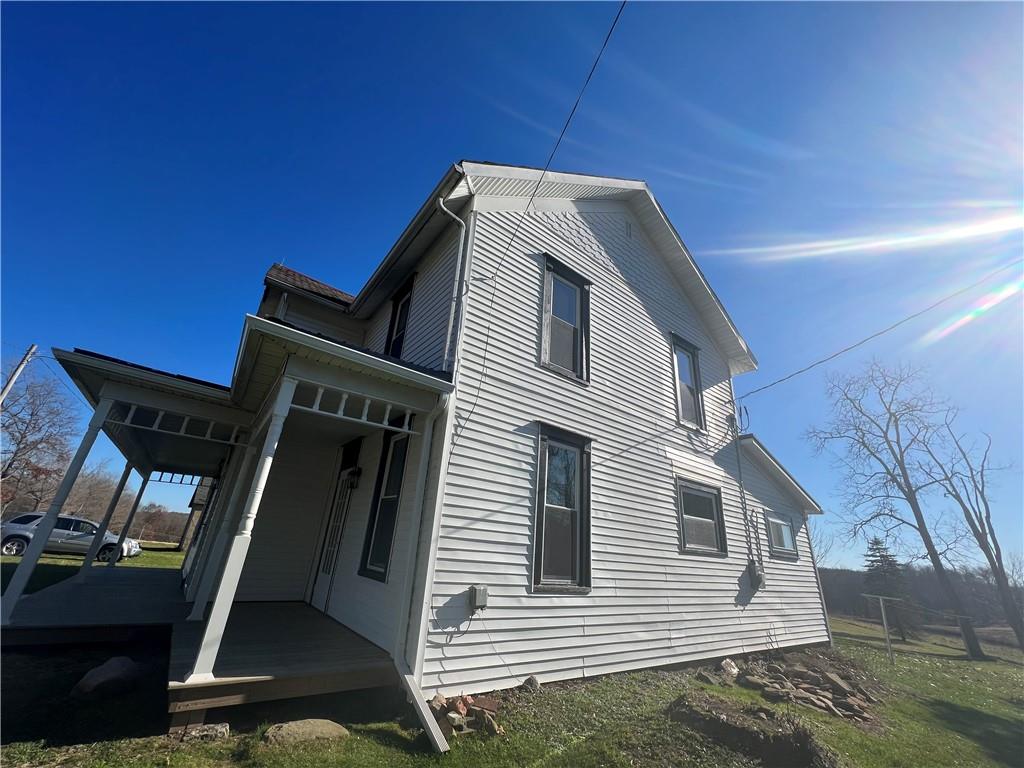 133 Weston Road Grove City, PA 16127 - Photo 3 of 44 Large windows on all 4 sides of the home allow for amazing natural light.