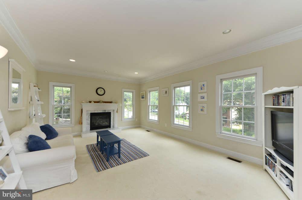 15722 Brandywine Road Dumfries, VA 22025 - Photo 7 of 30 Living Room