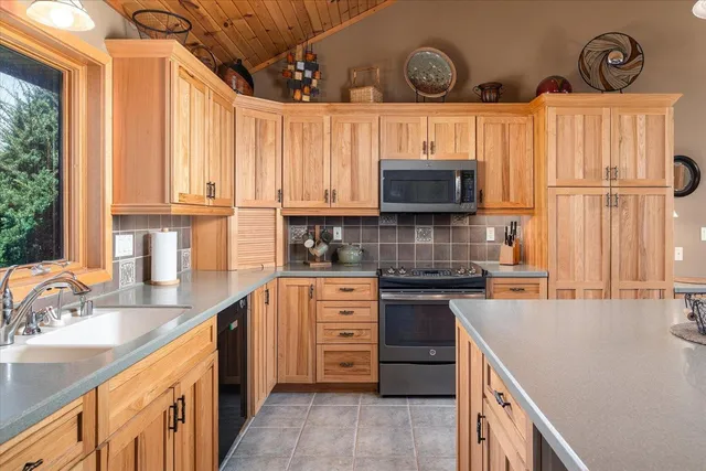 $790,000 | N8718 County Road VV, Farmington, WI 54644