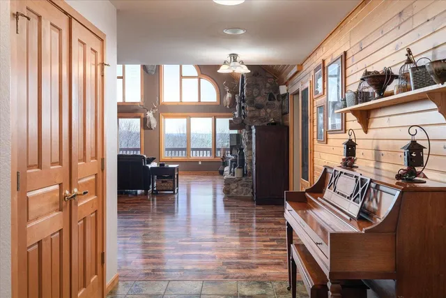 $790,000 | N8718 County Road VV, Farmington, WI 54644