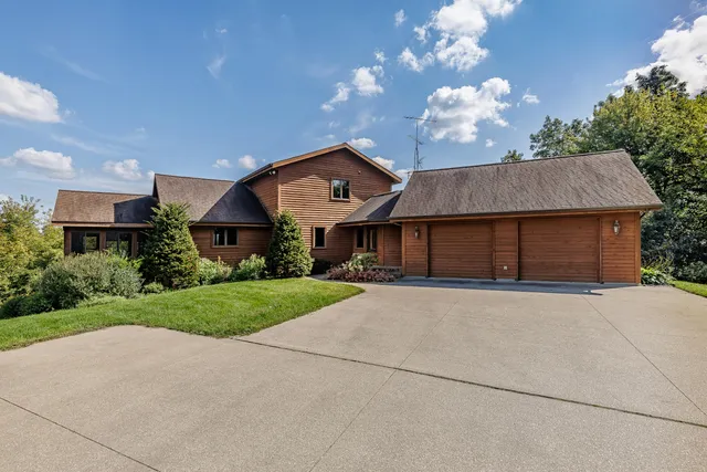 $790,000 | N8718 County Road VV, Farmington, WI 54644