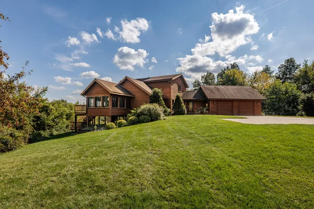 $790,000 | N8718 County Road VV, Farmington, WI 54644