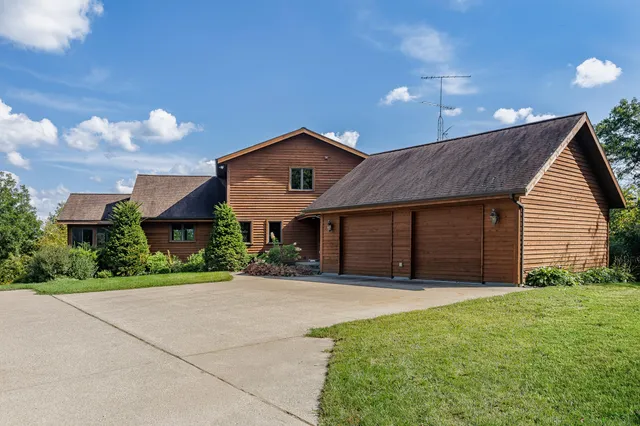 $790,000 | N8718 County Road VV, Farmington, WI 54644