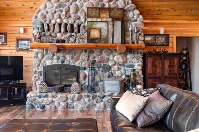 $790,000 | N8718 County Road VV, Farmington, WI 54644