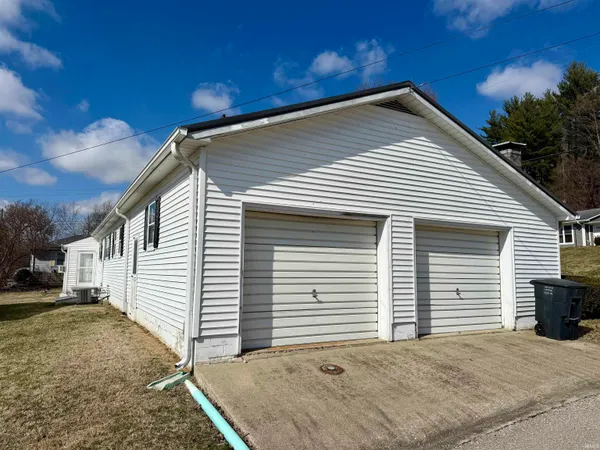 $128,000 | 807 Upper Circle Dr Shoals, Shoals, IN 47581