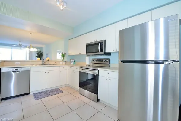 $4,250 | 4960 Deerfield Way, Unit E102, Naples, FL 34110