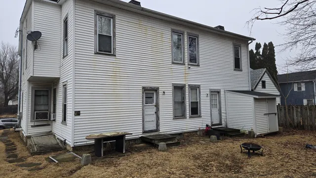 $229,000 | 609 West Cottonwood Street, Freeport, IL 61032