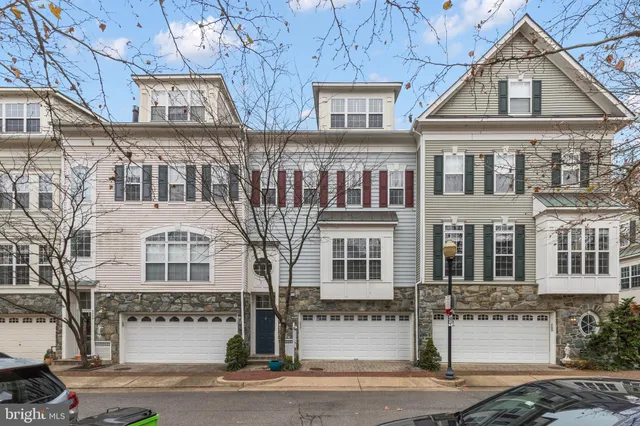 $4,100 | 5056 Minda Court, Alexandria, VA 22304