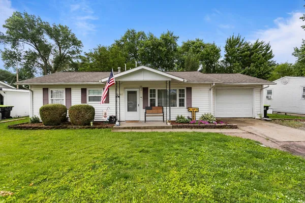 $130,000 | 1003 East Fairview Drive, Tuscola, IL 61953