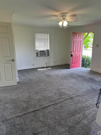 $885 | 110 Pine Street, Port Allen, LA 70767
