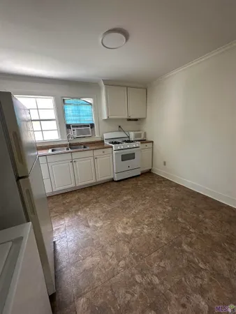$885 | 110 Pine Street, Port Allen, LA 70767