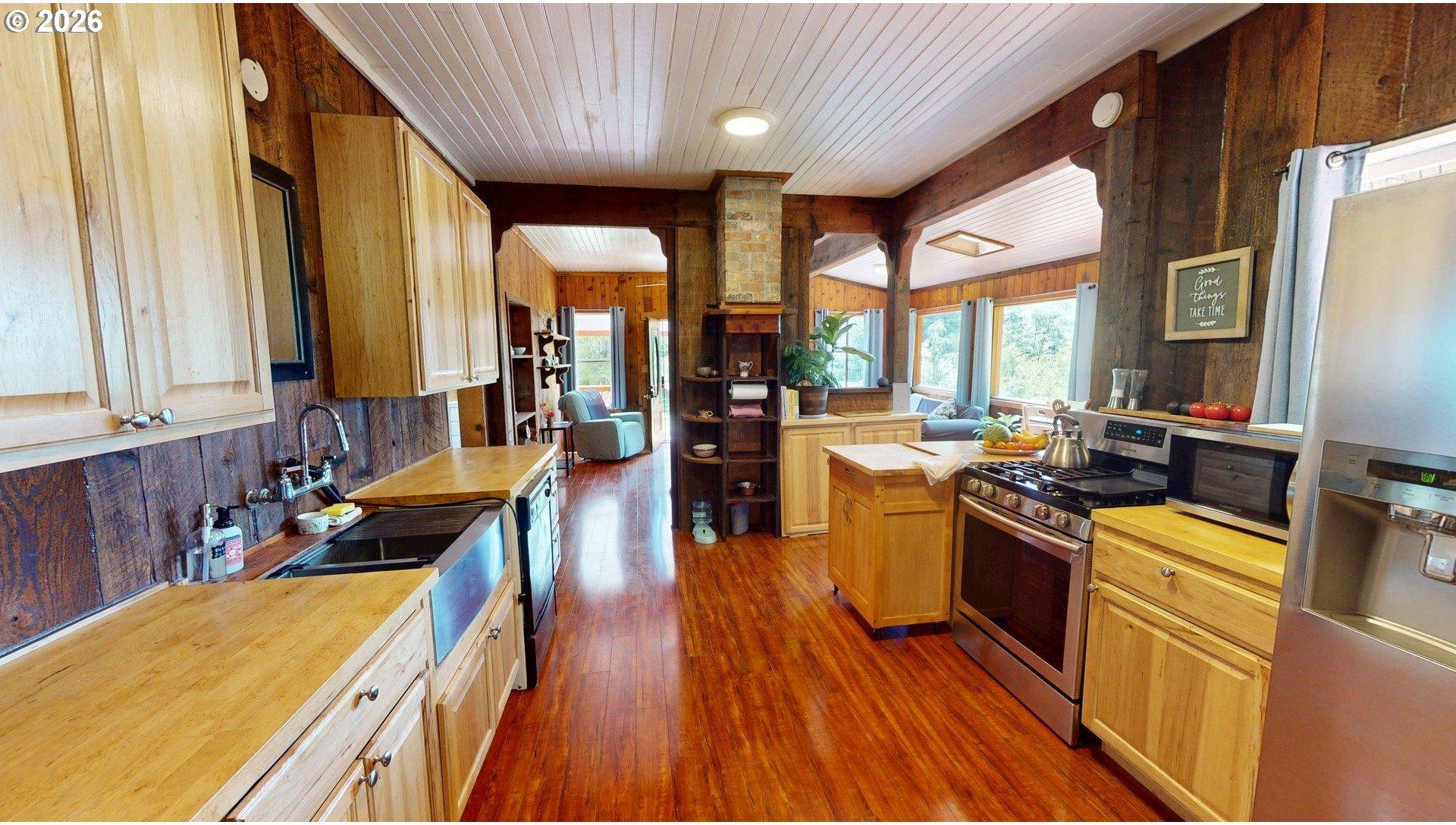 27837 Thimbleberry Road Gold Beach, OR 97444 - Photo 11 of 27 Kitchen