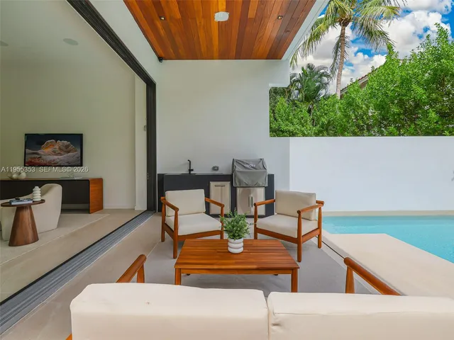 $3,945,000 | 2822 Coconut Avenue, Unit 2822, Miami, FL 33133