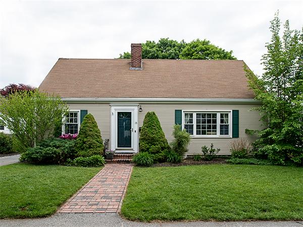19 Canterbury Road Marblehead, MA 01945 - Photo 1 of 19 Gallery Image 1